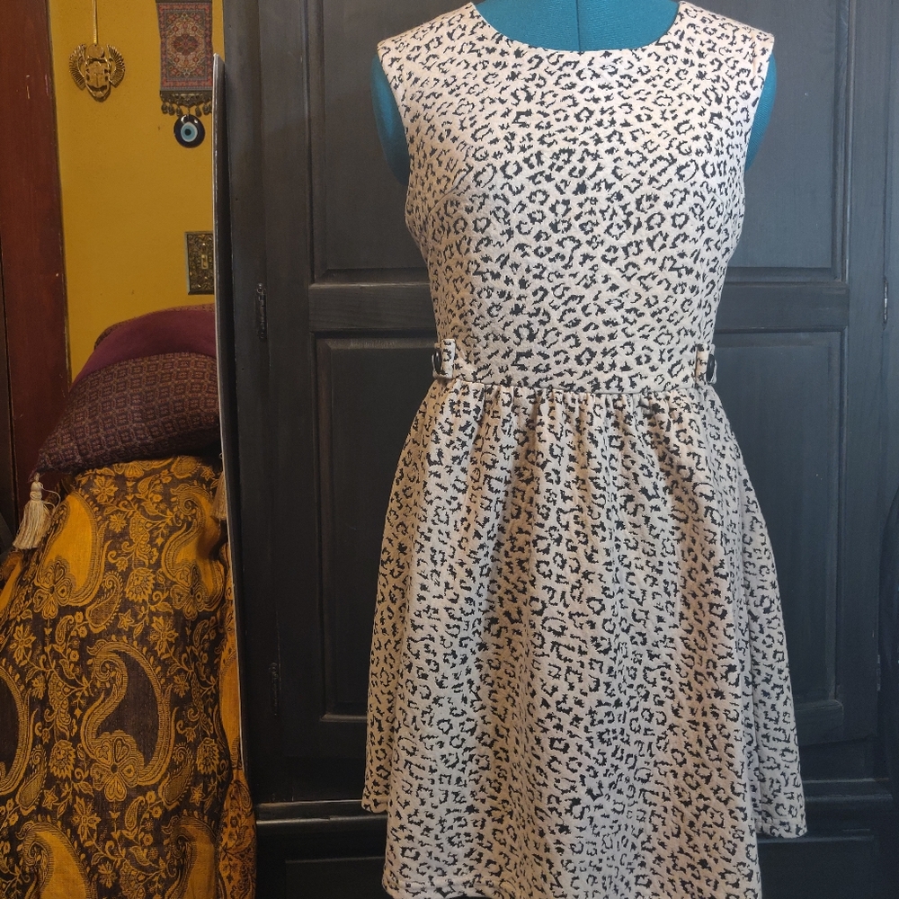 LAST CHANCE Aniina Leopard Print Midi Dress